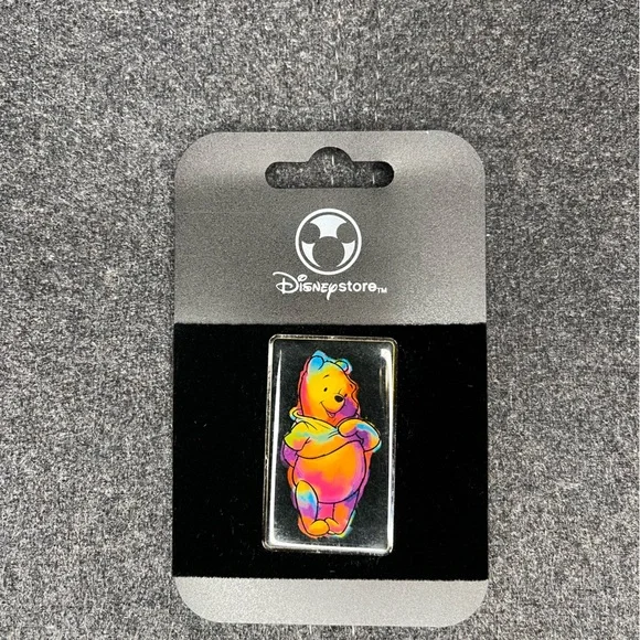 Cute Winnie the Pooh Pin - Picture 1 of 3